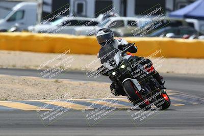 media/Apr-10-2022-SoCal Trackdays (Sun) [[f104b12566]]/Turn 2 (1135am)/